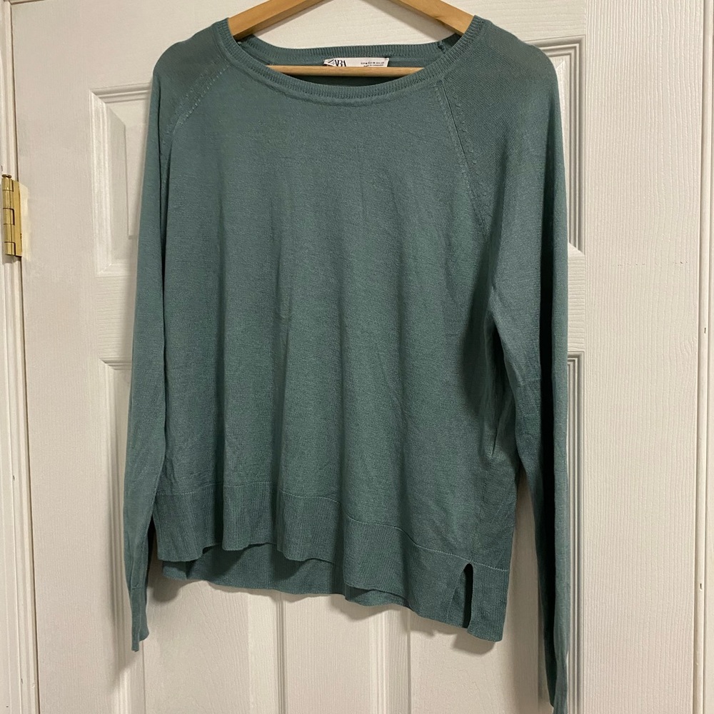 EC Zara Long Sleeve Lightweight Sweater size M